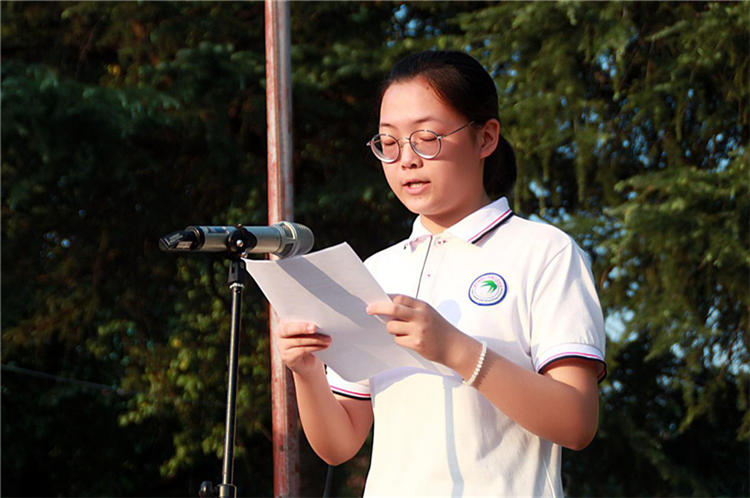 市掇刀石中学举行开学典礼