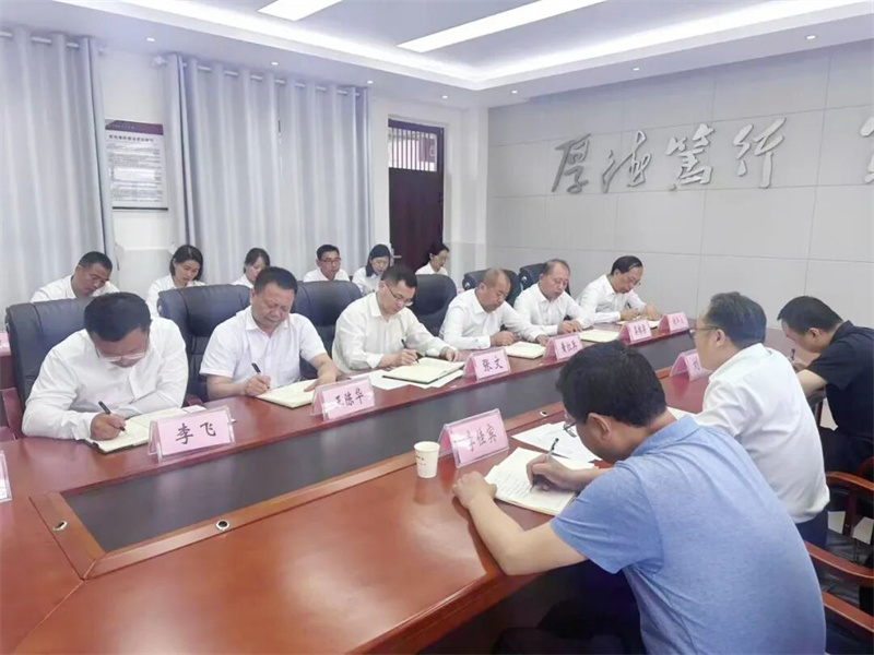 深入一线解难题 精准赋能促发展——市教育局党委书记、局长王展欧一行莅临掇刀石中学调研指导工作
