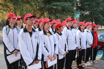 别样身影，同样可爱 ——致掇中校运会志愿者