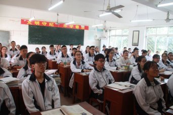 “推门听课”求高效 稳扎稳打促提升