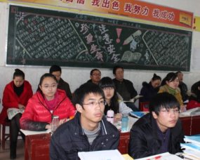 市历史教研员李定荣老师莅临我校指导工作