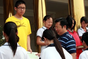 我校集中表彰各项活动获奖班级和学生