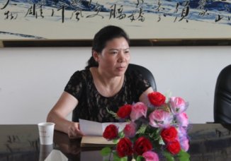 区教育局领导节前慰问我校优秀党员