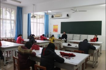 我校举行中青年教师解题能力考核活动