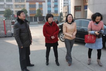 区委组织部领导节前慰问我校“市级把关人才”