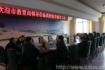 市教育局检查指导我校开学工作