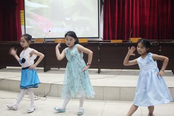 我校举行“六一”庆祝活动