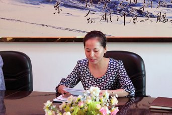 我校高二年级党支部召开党员民主生活会