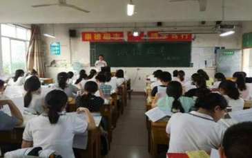 我校开展诚信应考主题班会