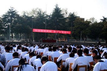 我校隆重举行学雷锋主题教育活动总结表彰大会