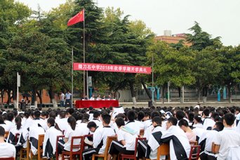 我欲乘风破浪 不枉青春征程